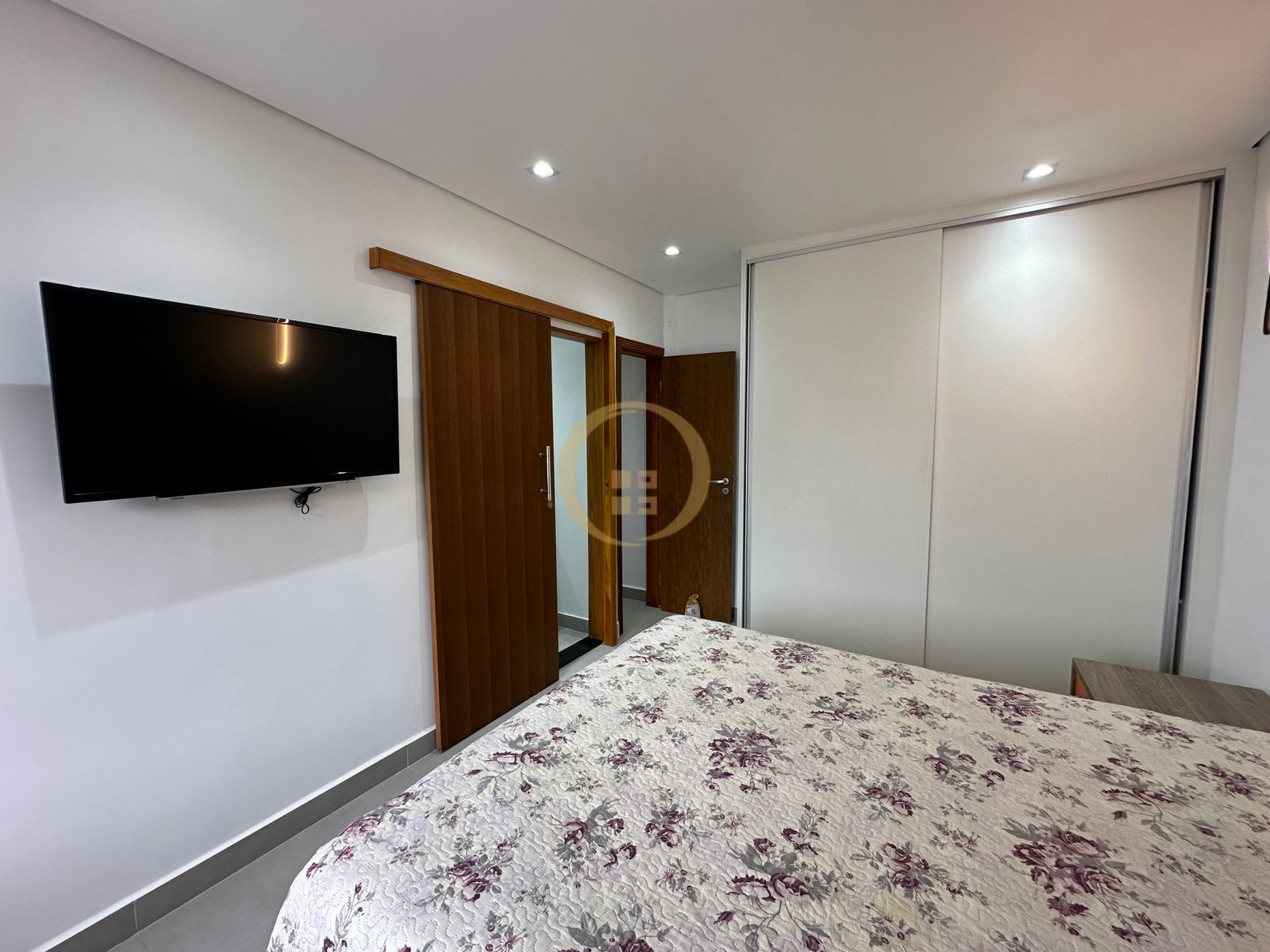 Apartamento na Praia das Pitangueiras, Guarujá - SP