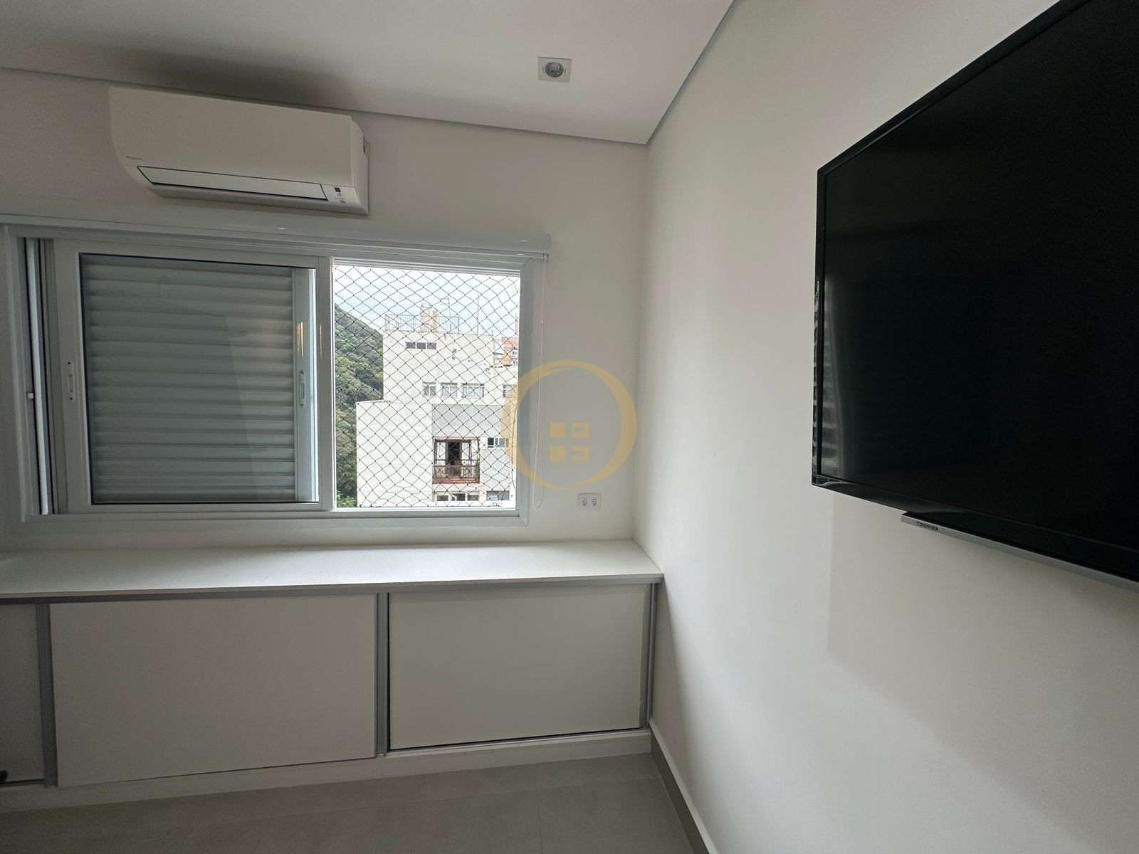 Apartamento na Praia das Pitangueiras, Guarujá - SP