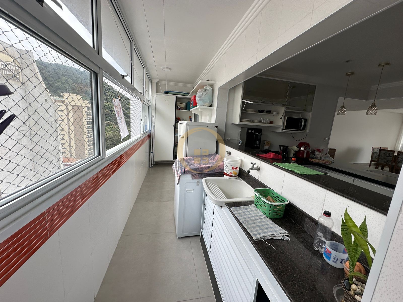 Apartamento na Praia das Pitangueiras, Guarujá - SP