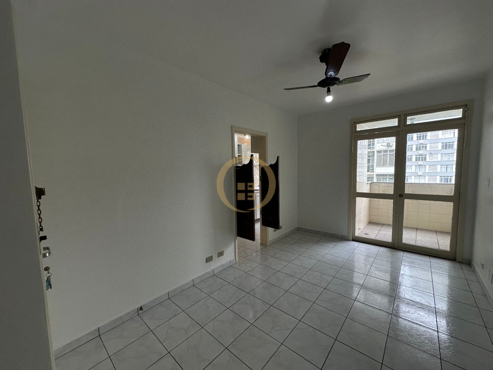 Apartamento na Praia das Pitangueiras, Guarujá - SP