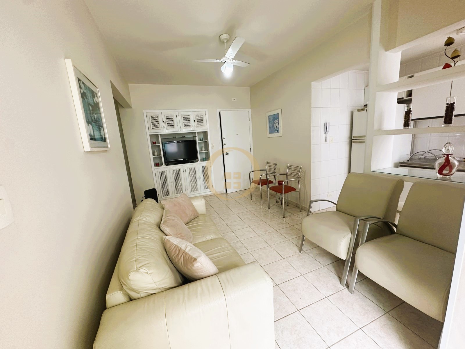 Apartamento na Praia das Pitangueiras, Guarujá - SP
