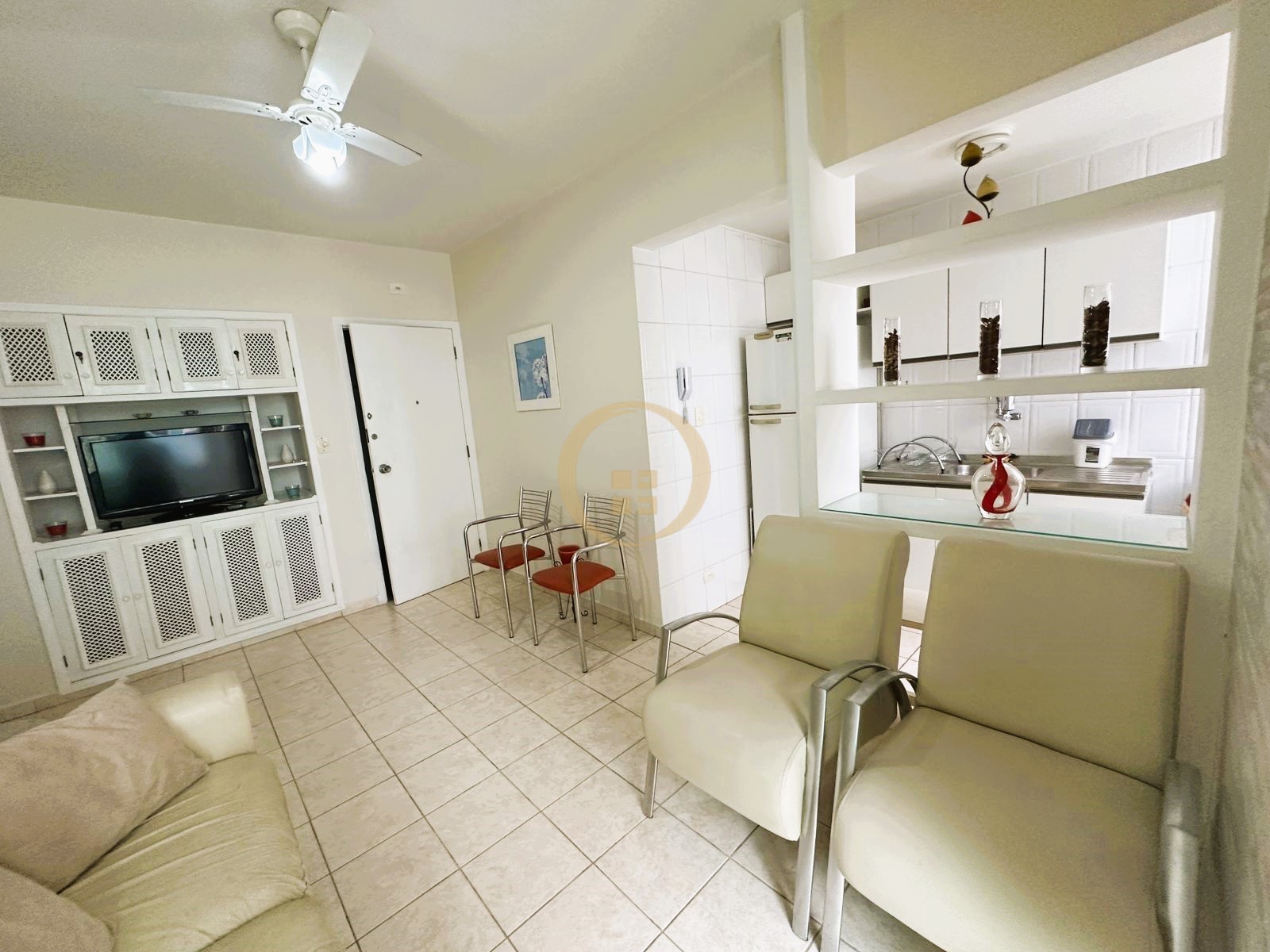 Apartamento na Praia das Pitangueiras, Guarujá - SP