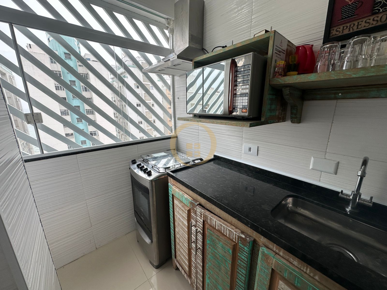 Apartamento na Praia das Pitangueiras, Guarujá - SP