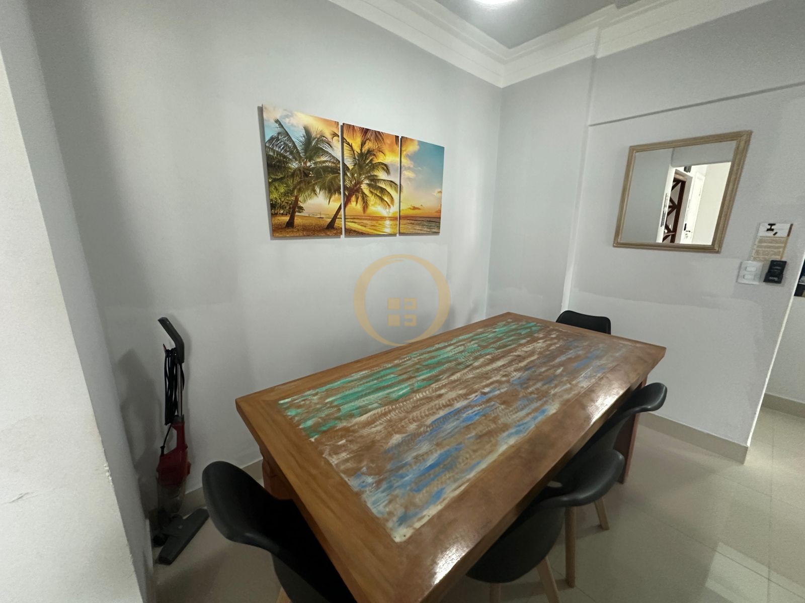 Apartamento na Praia das Pitangueiras, Guarujá - SP