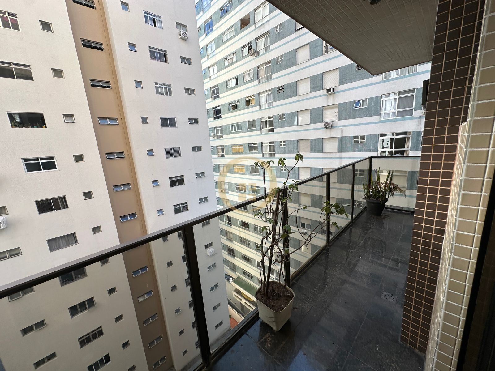 Apartamento na Praia das Pitangueiras, Guarujá - SP
