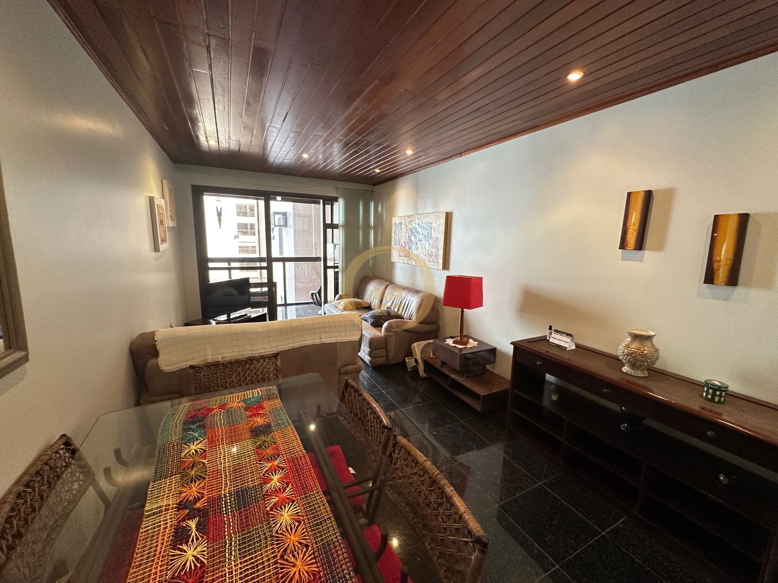 Apartamento na Praia das Pitangueiras, Guarujá - SP