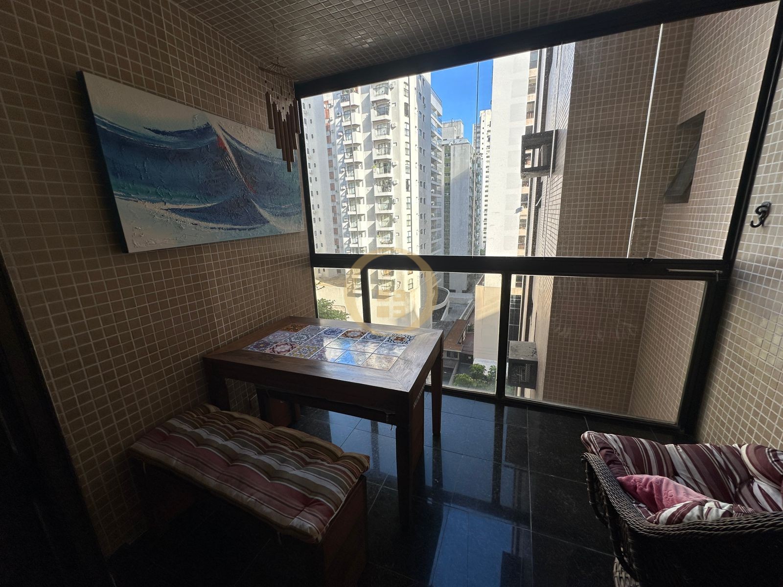 Apartamento na Praia das Pitangueiras, Guarujá - SP