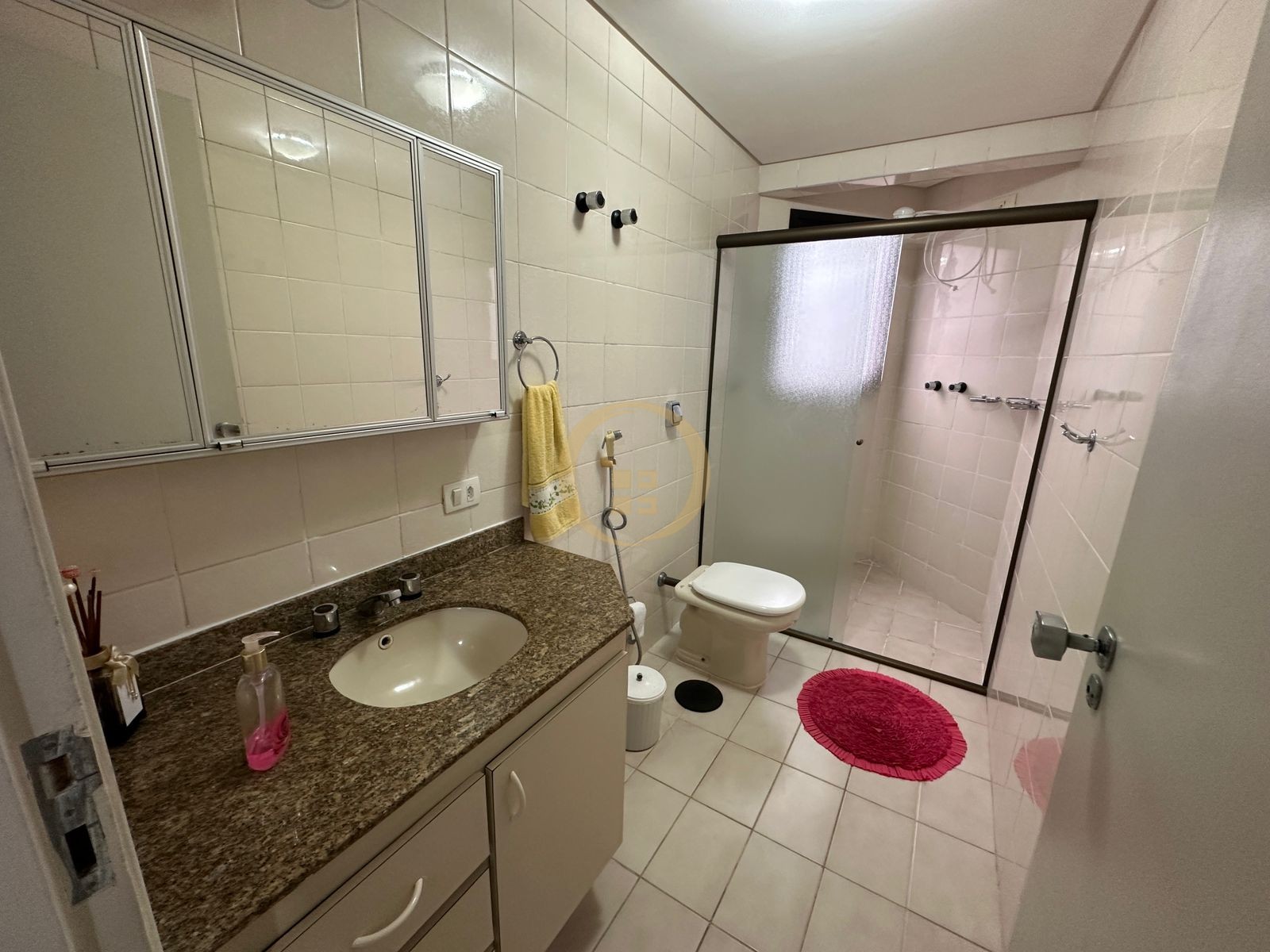 Apartamento na Praia das Pitangueiras, Guarujá - SP