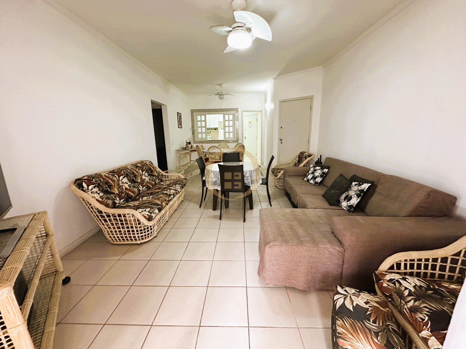 Apartamento na Praia das Pitangueiras, Guarujá - SP