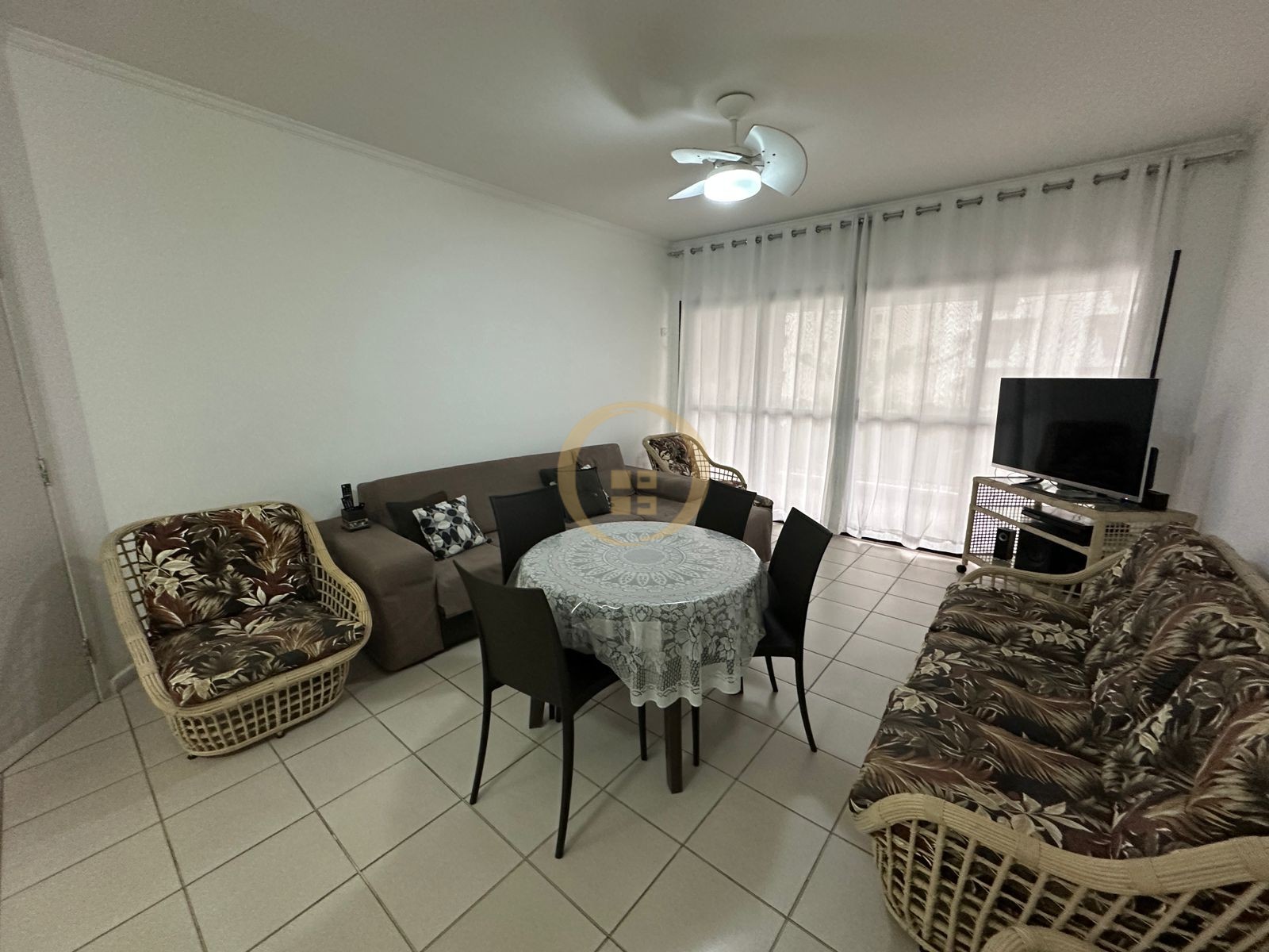 Apartamento na Praia das Pitangueiras, Guarujá - SP