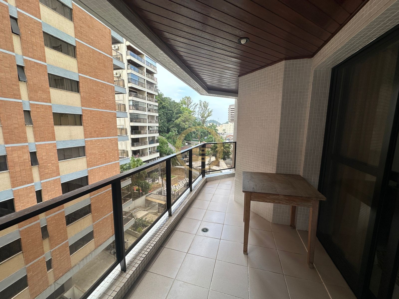 Apartamento na Praia das Pitangueiras, Guarujá - SP