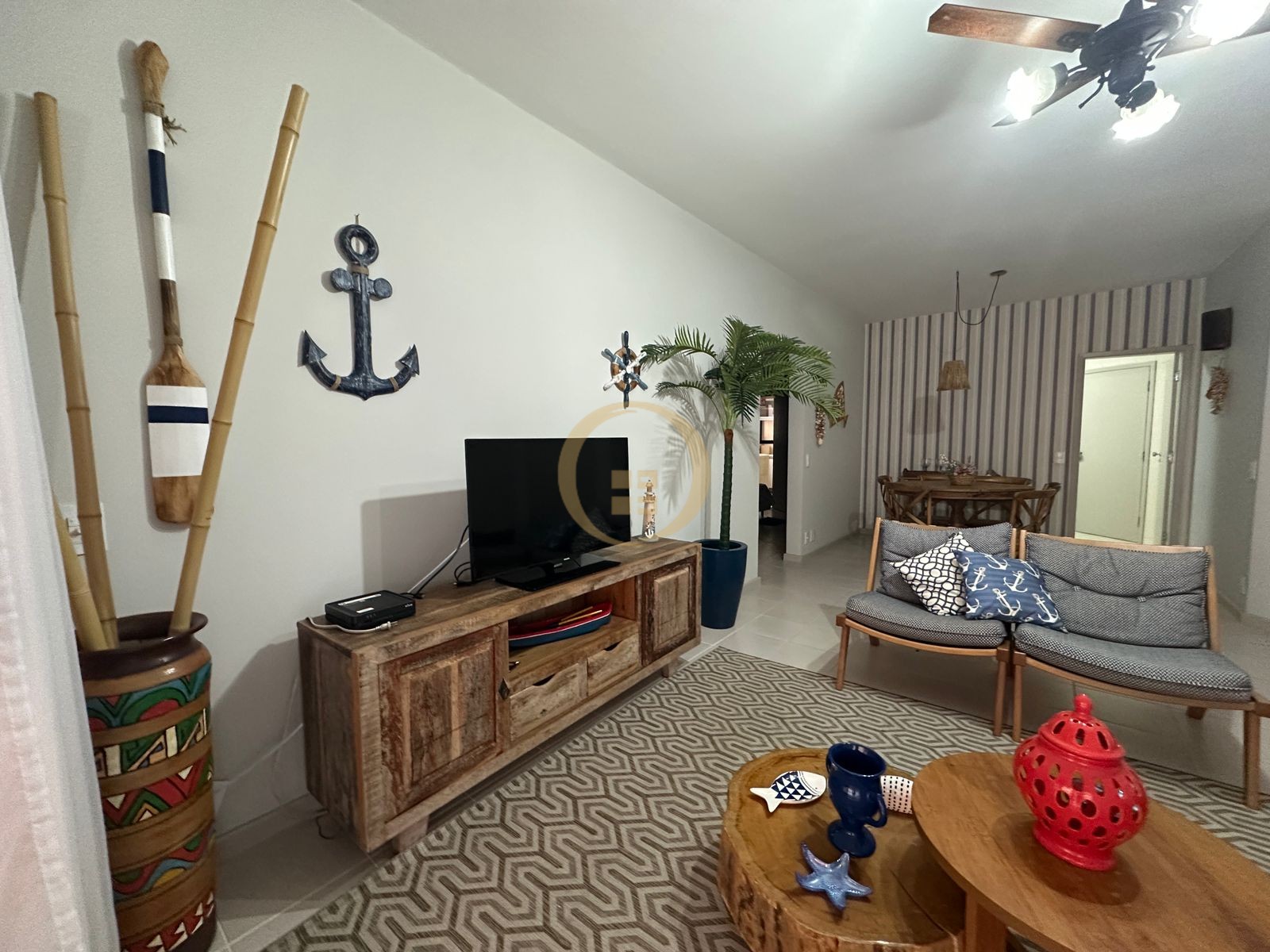 Apartamento na Praia das Pitangueiras, Guarujá - SP
