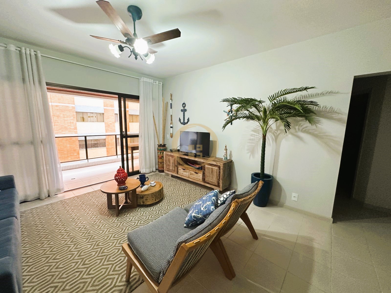Apartamento na Praia das Pitangueiras, Guarujá - SP