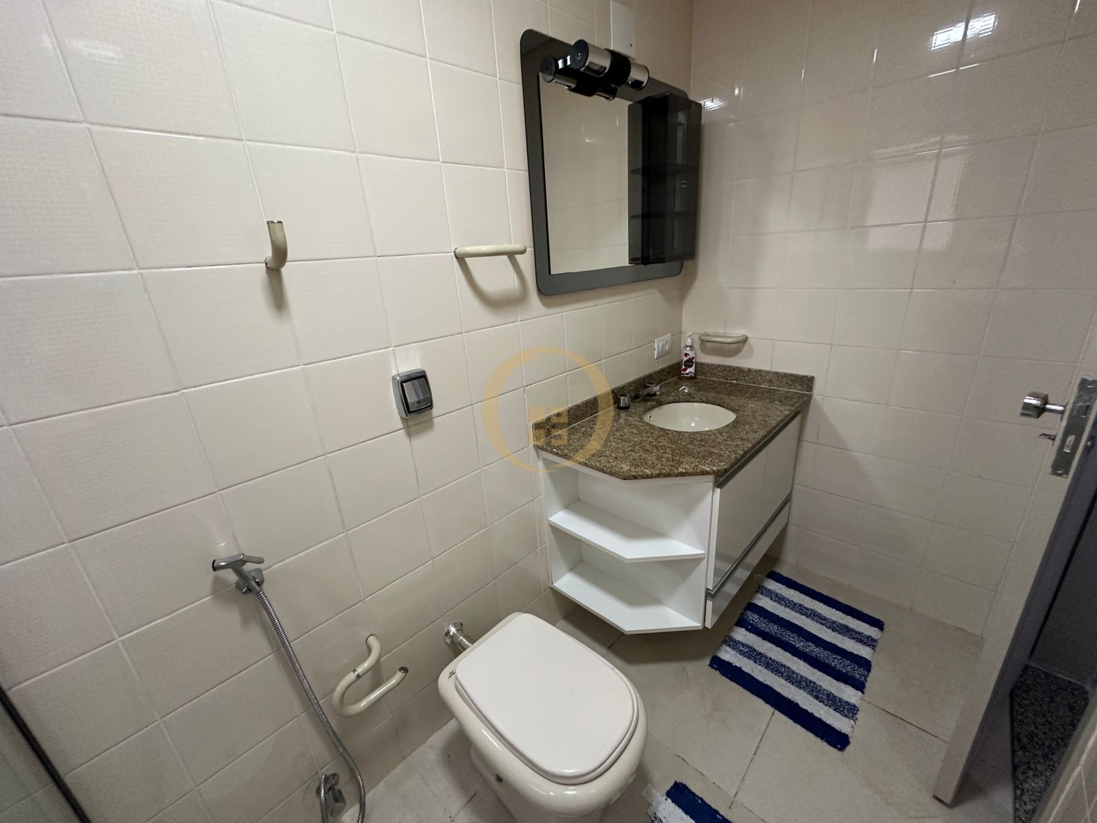 Apartamento na Praia das Pitangueiras, Guarujá - SP