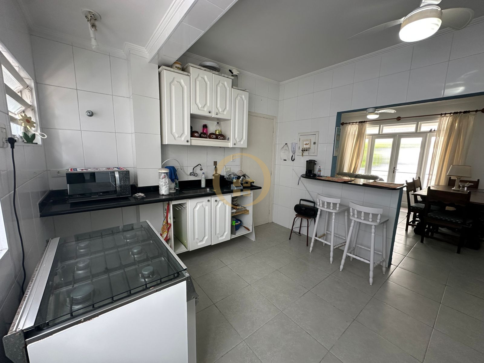 Apartamento na Praia das Pitangueiras, Guarujá - SP