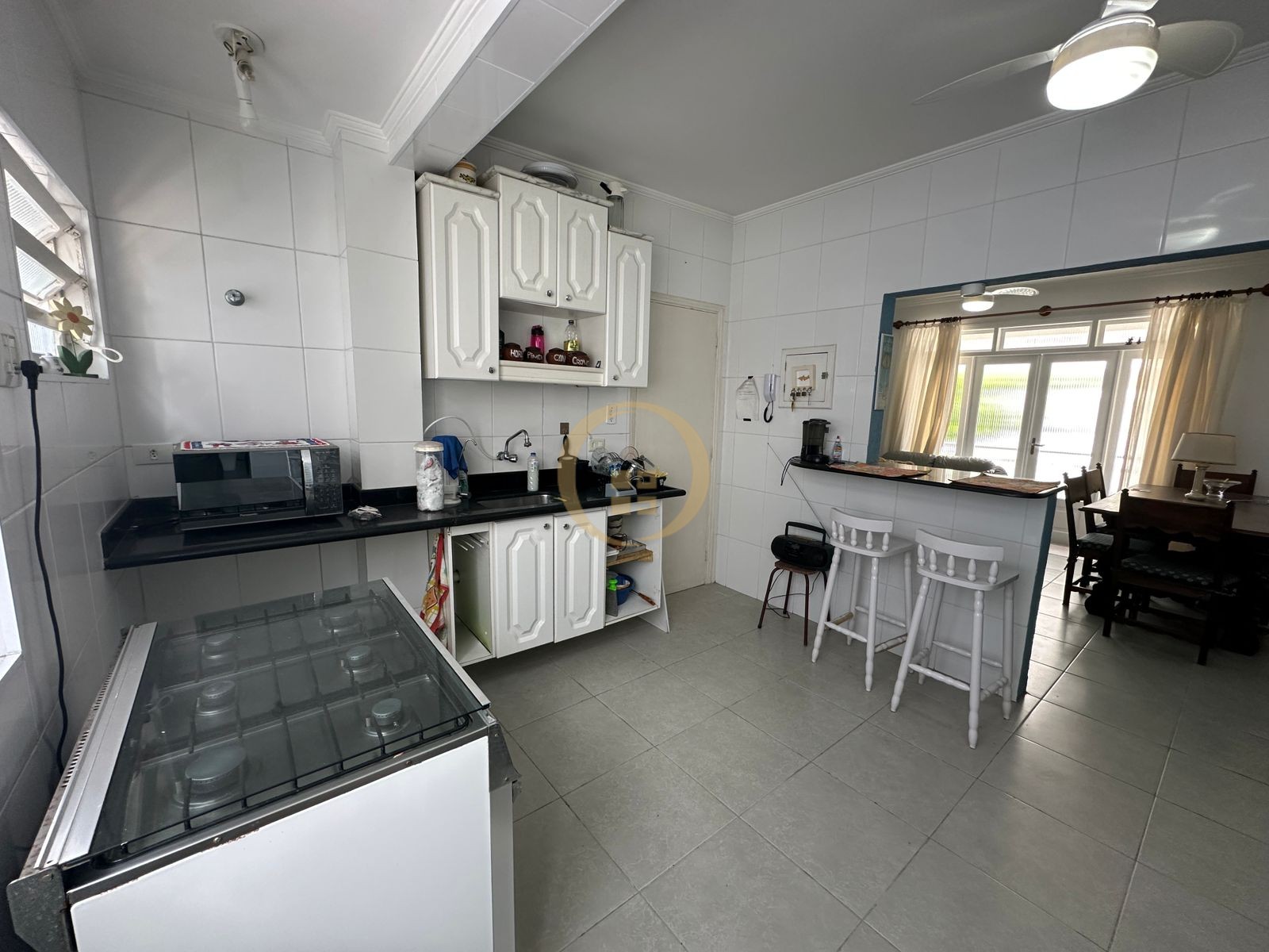 Apartamento na Praia das Pitangueiras, Guarujá - SP