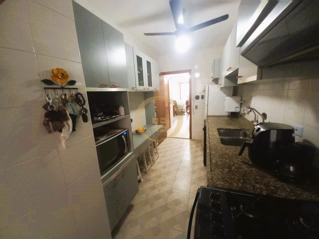 Apartamento na Praia das Pitangueiras, Guarujá - SP