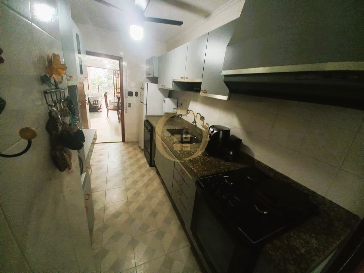 Apartamento na Praia das Pitangueiras, Guarujá - SP