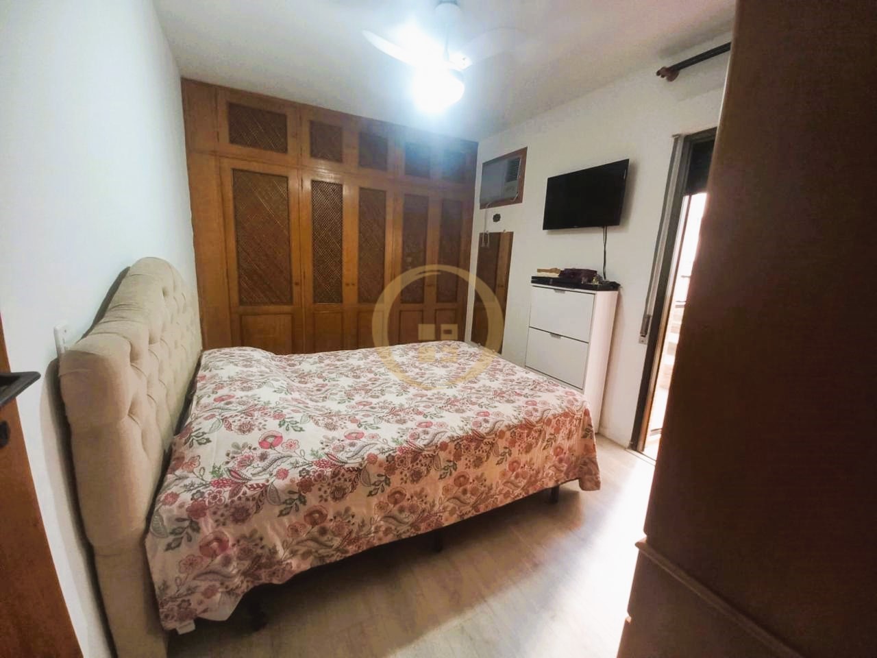 Apartamento na Praia das Pitangueiras, Guarujá - SP