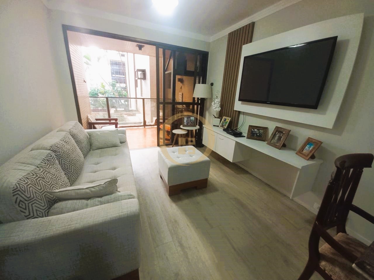 Apartamento na Praia das Pitangueiras, Guarujá - SP