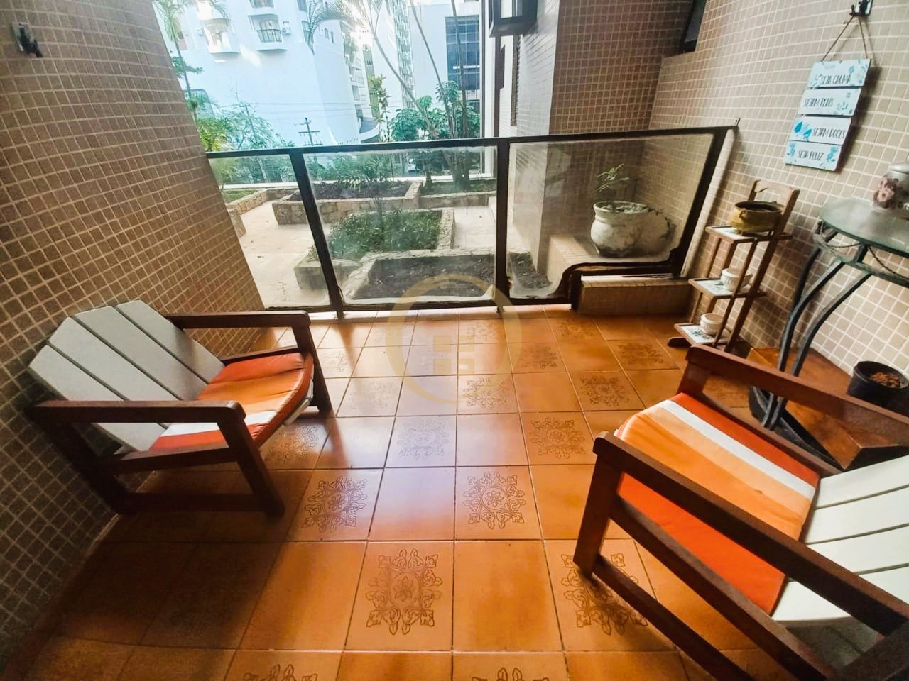 Apartamento na Praia das Pitangueiras, Guarujá - SP