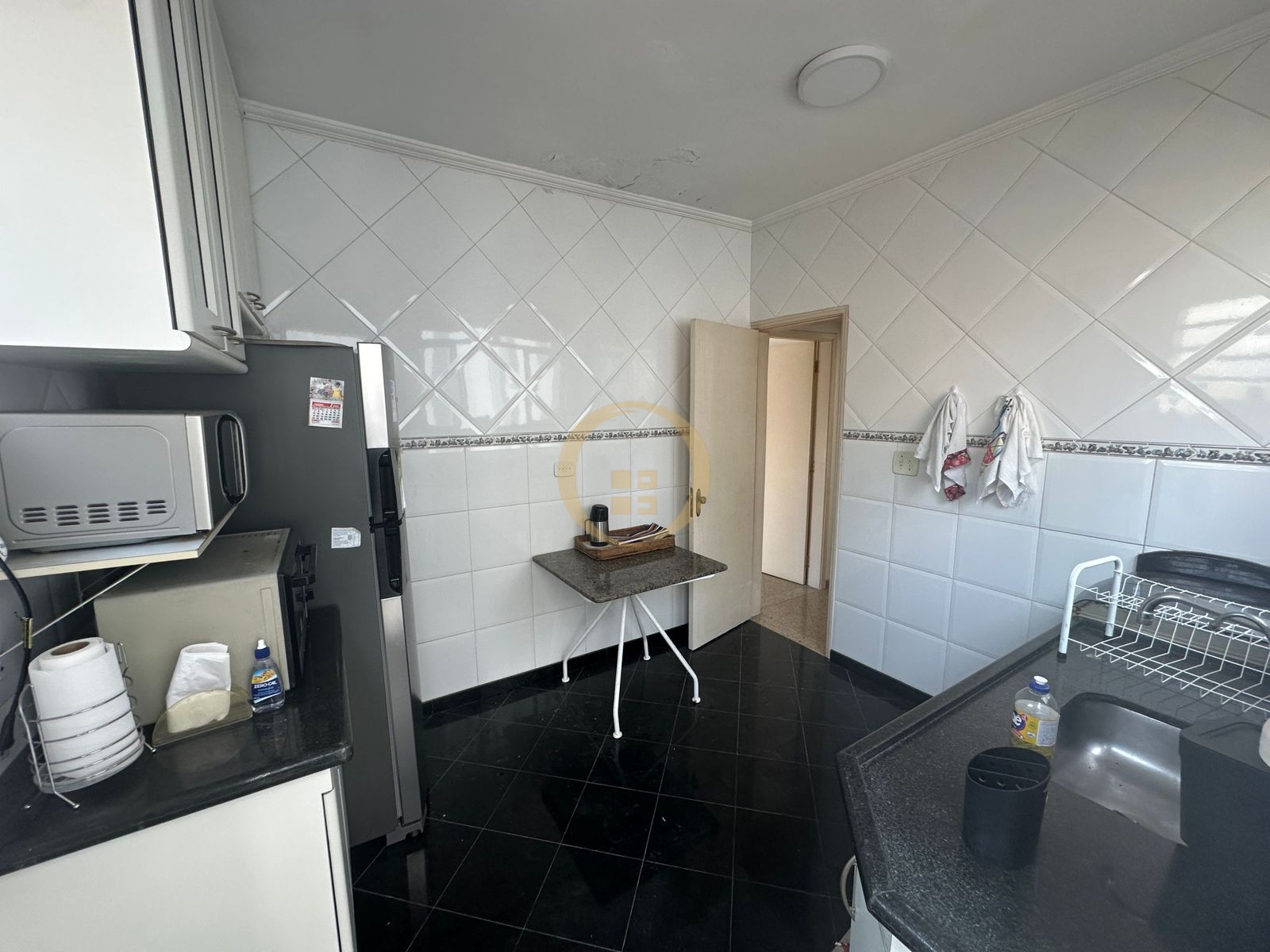 Apartamento na Praia das Pitangueiras, Guarujá - SP