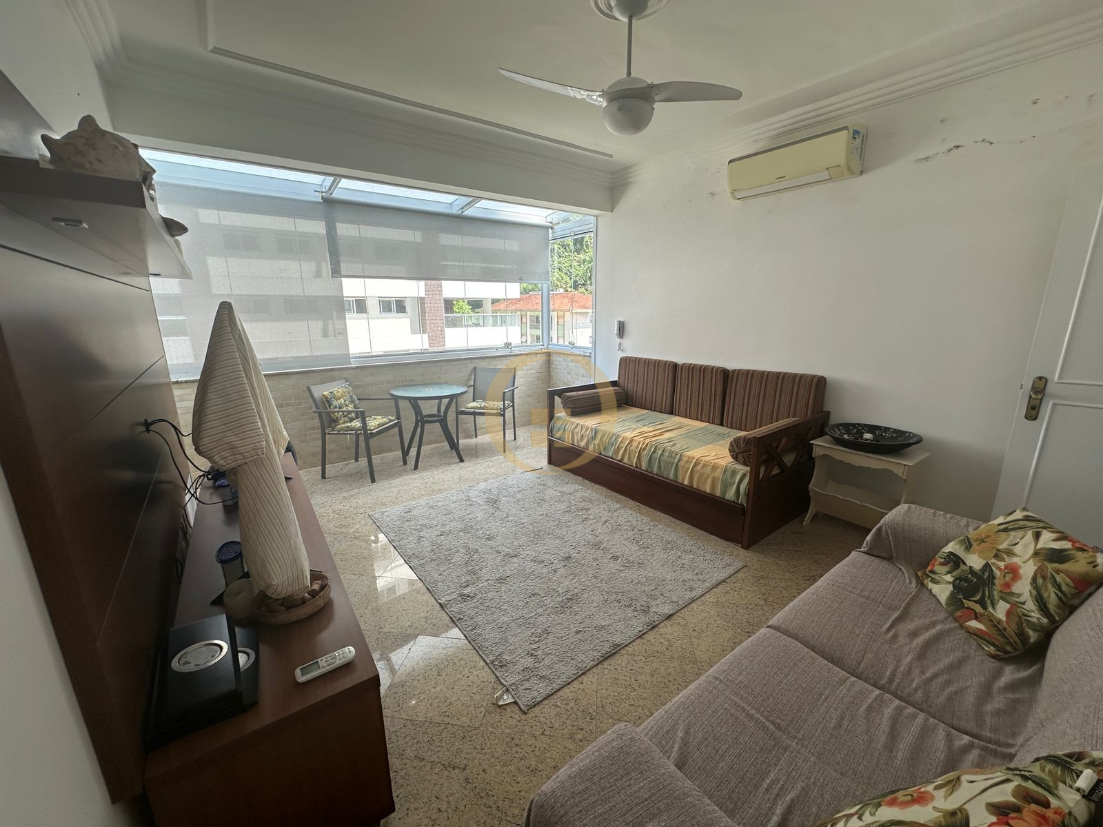 Apartamento na Praia das Pitangueiras, Guarujá - SP