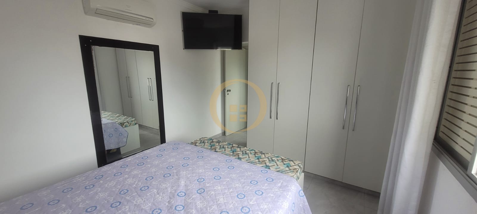 Apartamento na Praia das Pitangueiras, Guarujá - SP