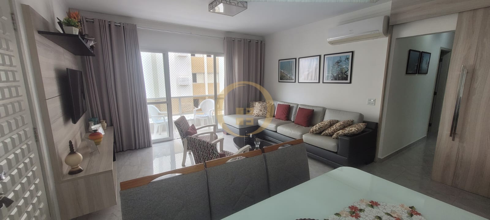 Apartamento na Praia das Pitangueiras, Guarujá - SP