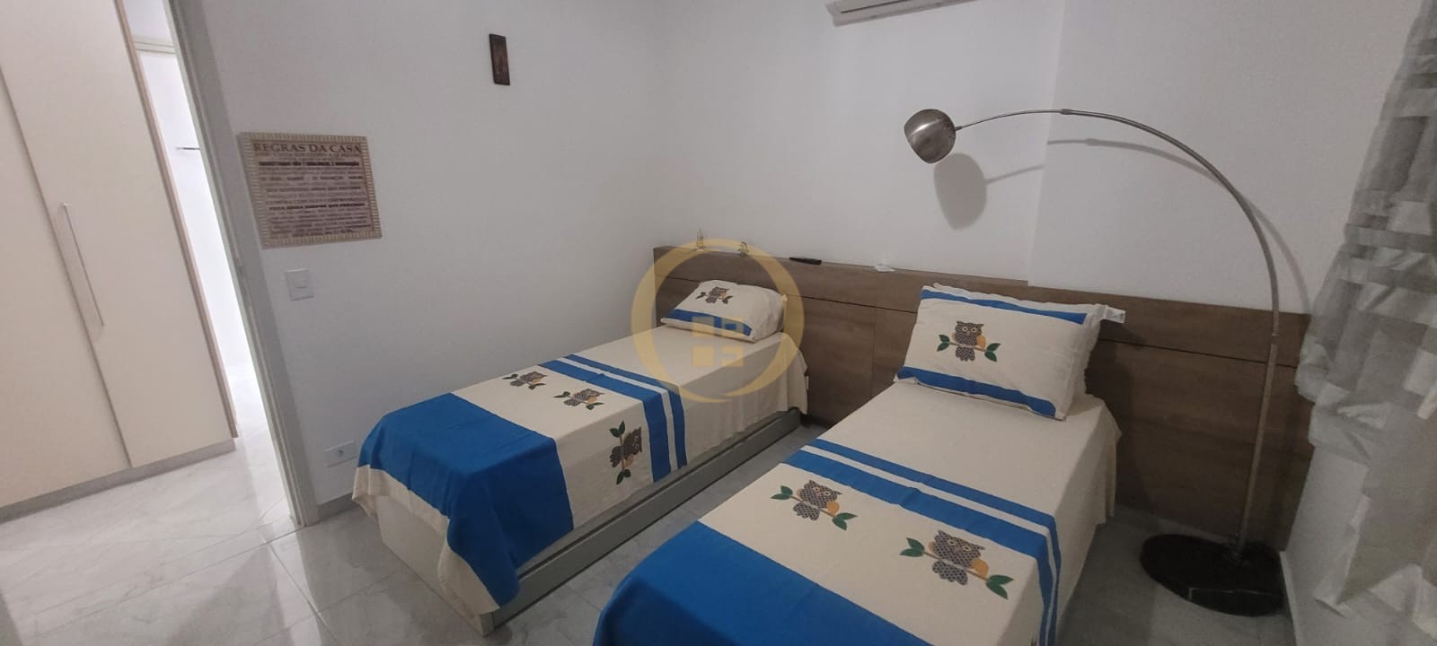Apartamento na Praia das Pitangueiras, Guarujá - SP