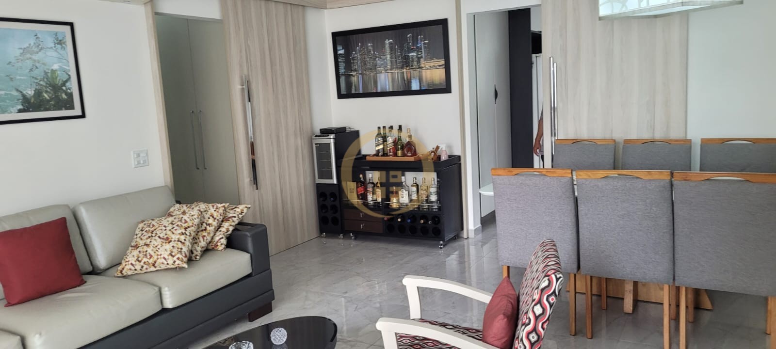 Apartamento na Praia das Pitangueiras, Guarujá - SP