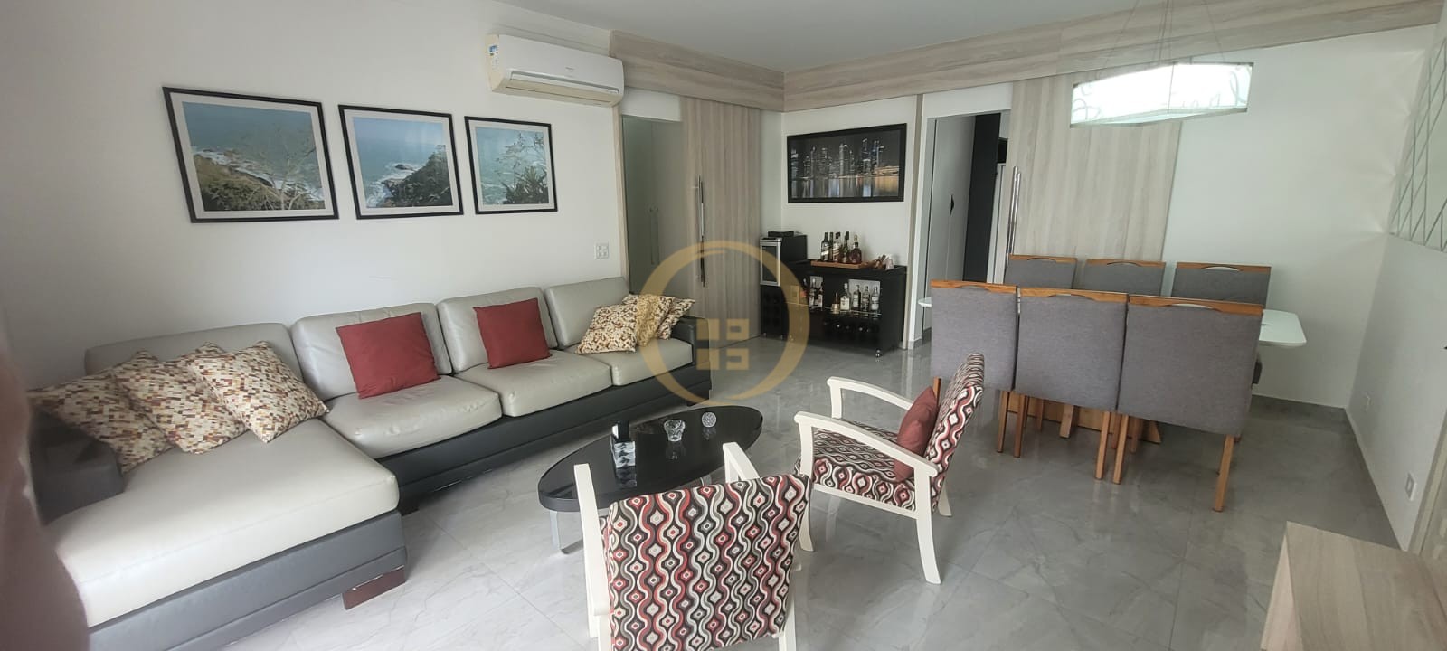Apartamento na Praia das Pitangueiras, Guarujá - SP