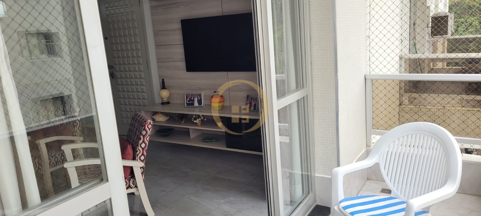 Apartamento na Praia das Pitangueiras, Guarujá - SP