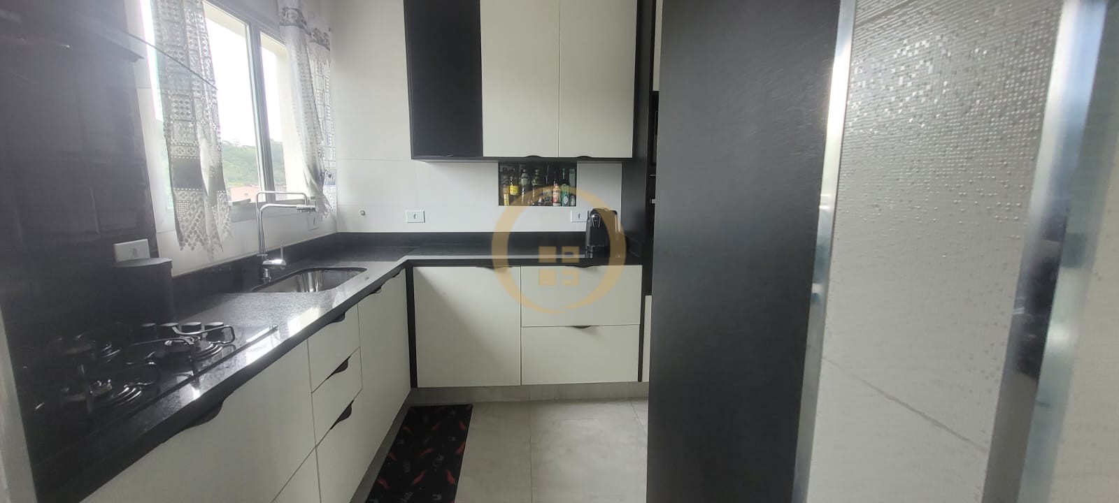Apartamento na Praia das Pitangueiras, Guarujá - SP
