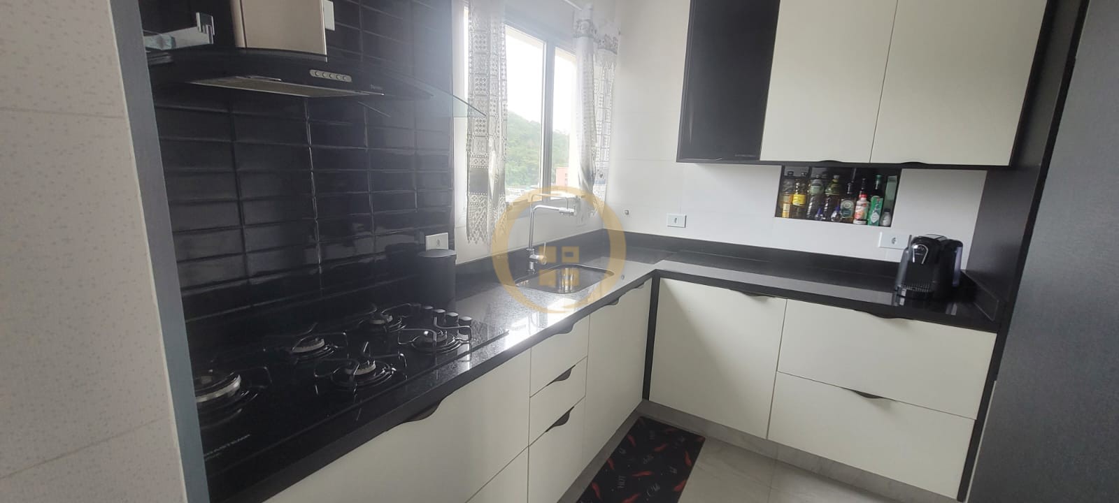 Apartamento na Praia das Pitangueiras, Guarujá - SP