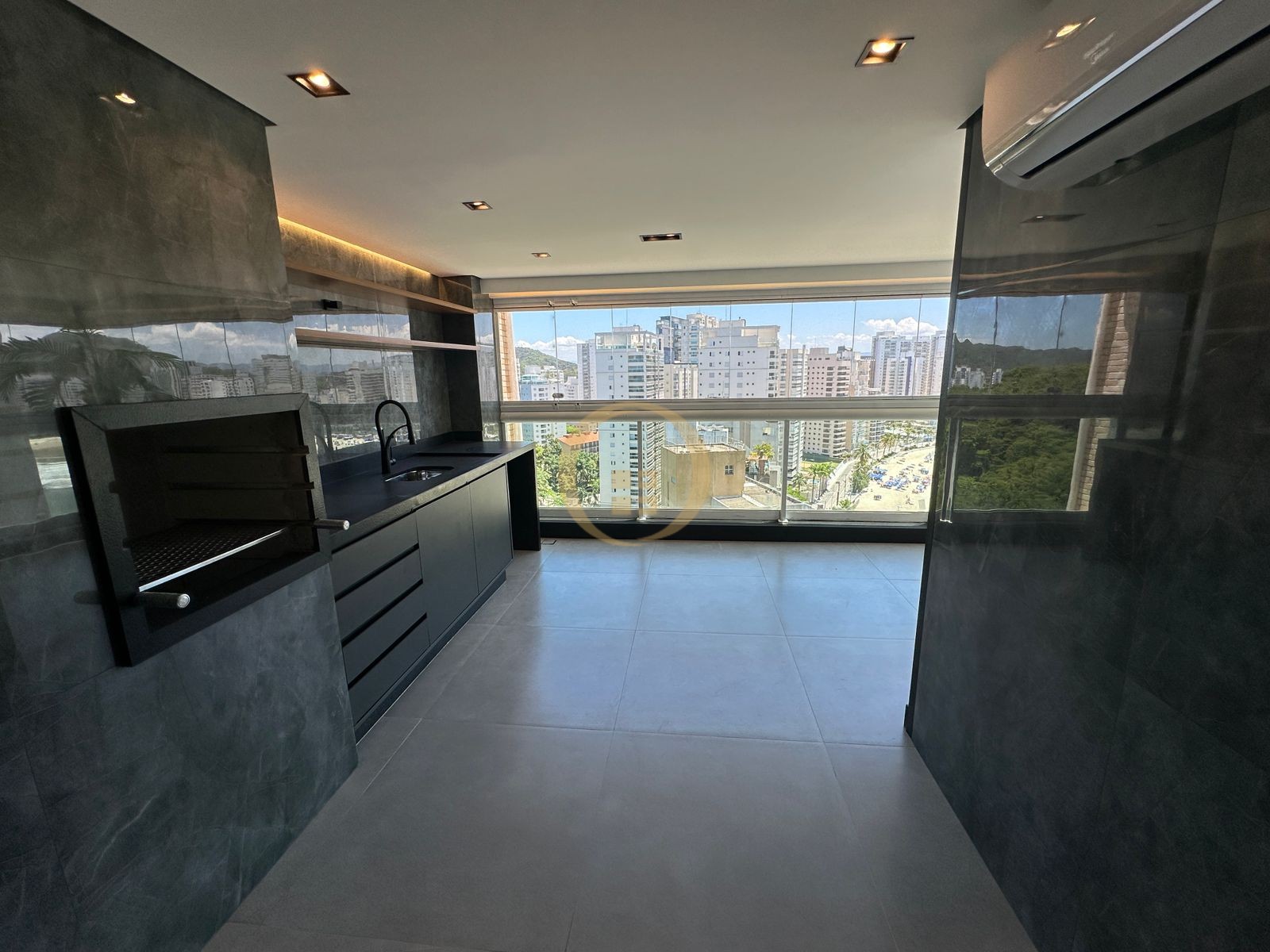 Apartamento na Praia das Astúrias, Guarujá - SP
