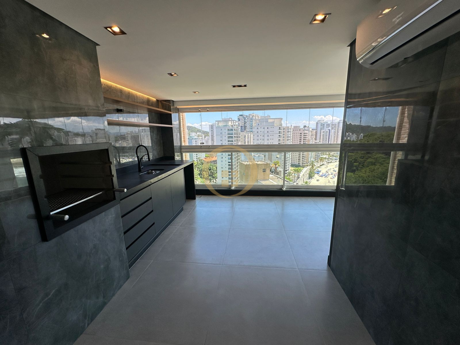 Apartamento na Praia das Astúrias, Guarujá - SP