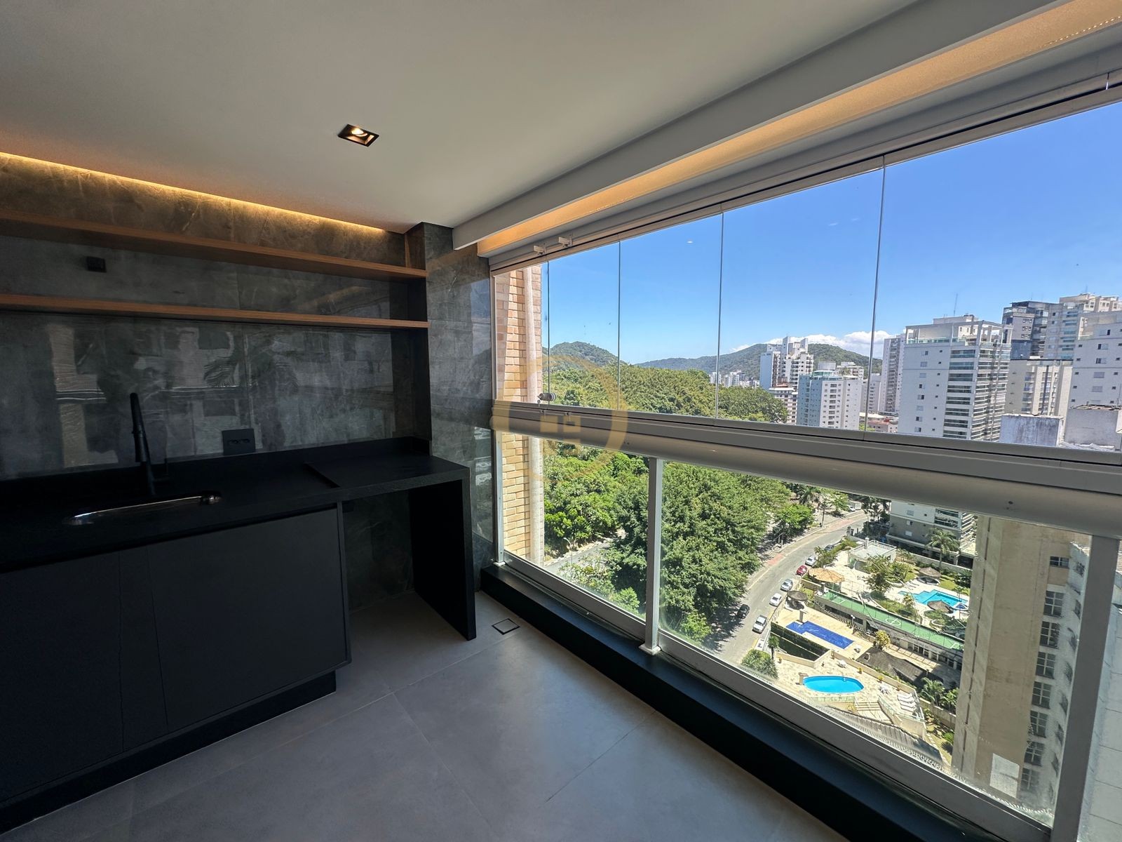 Apartamento na Praia das Astúrias, Guarujá - SP