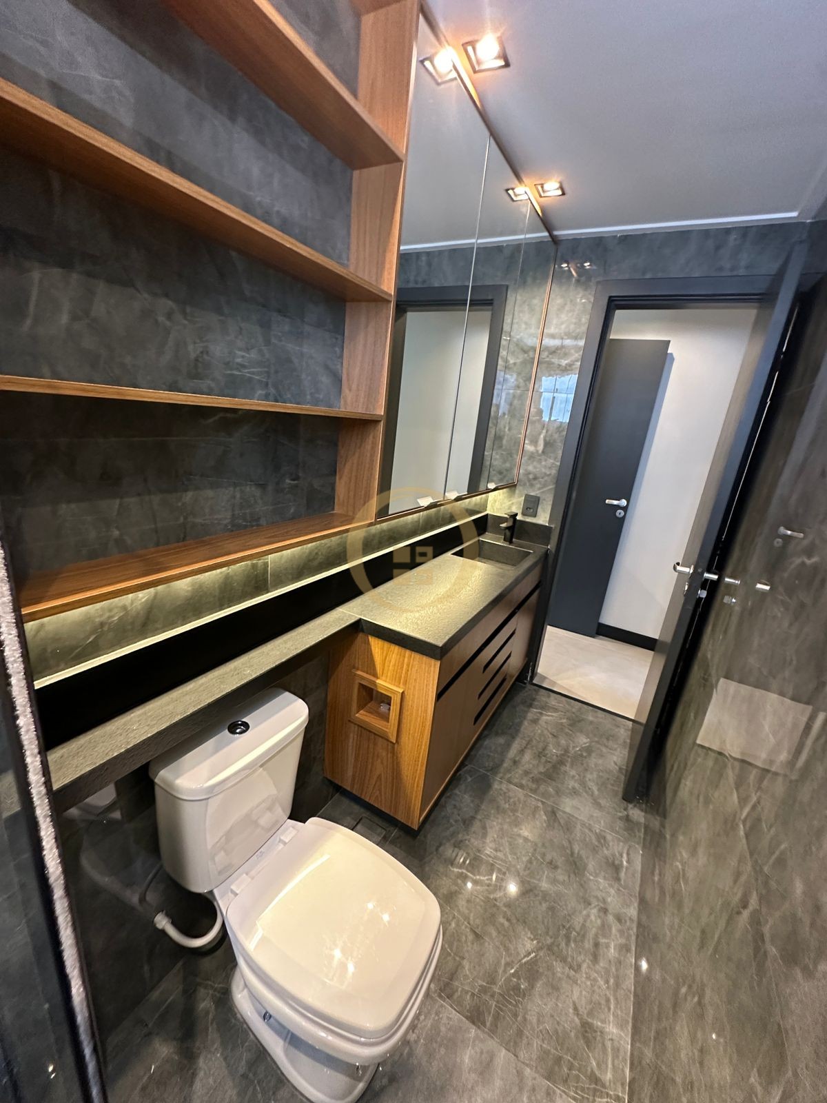 Apartamento na Praia das Astúrias, Guarujá - SP