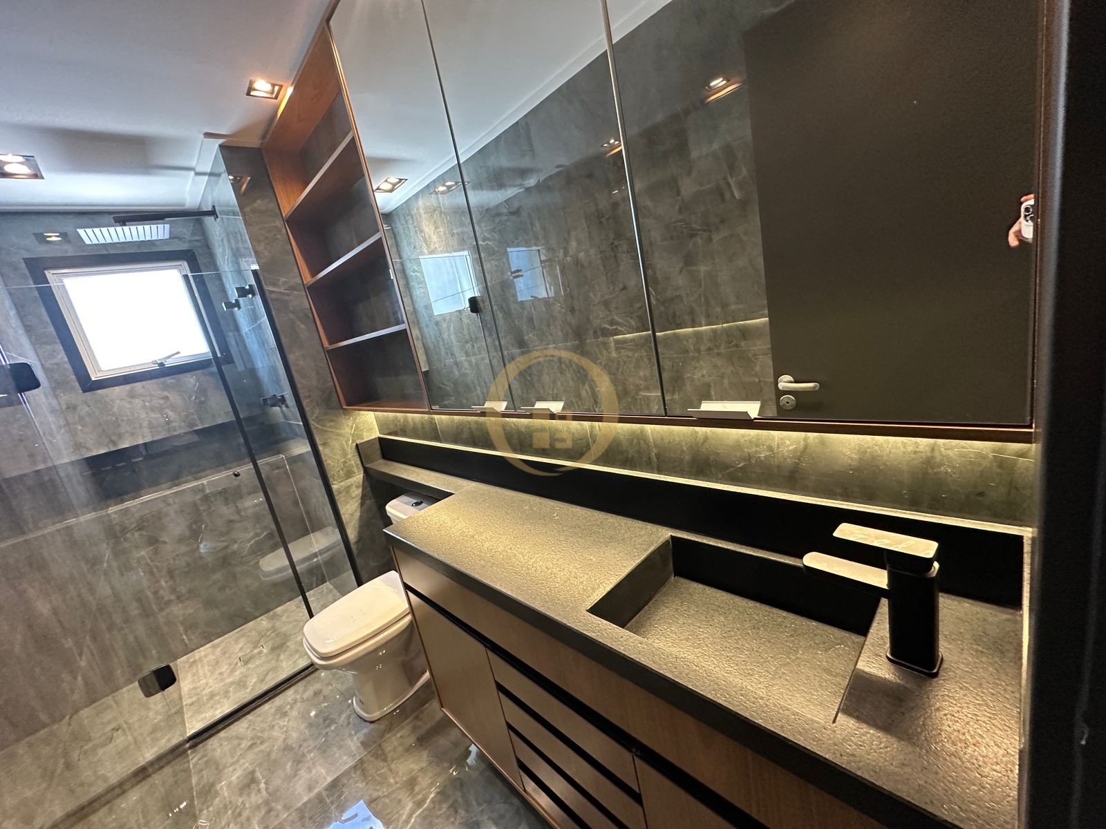 Apartamento na Praia das Astúrias, Guarujá - SP