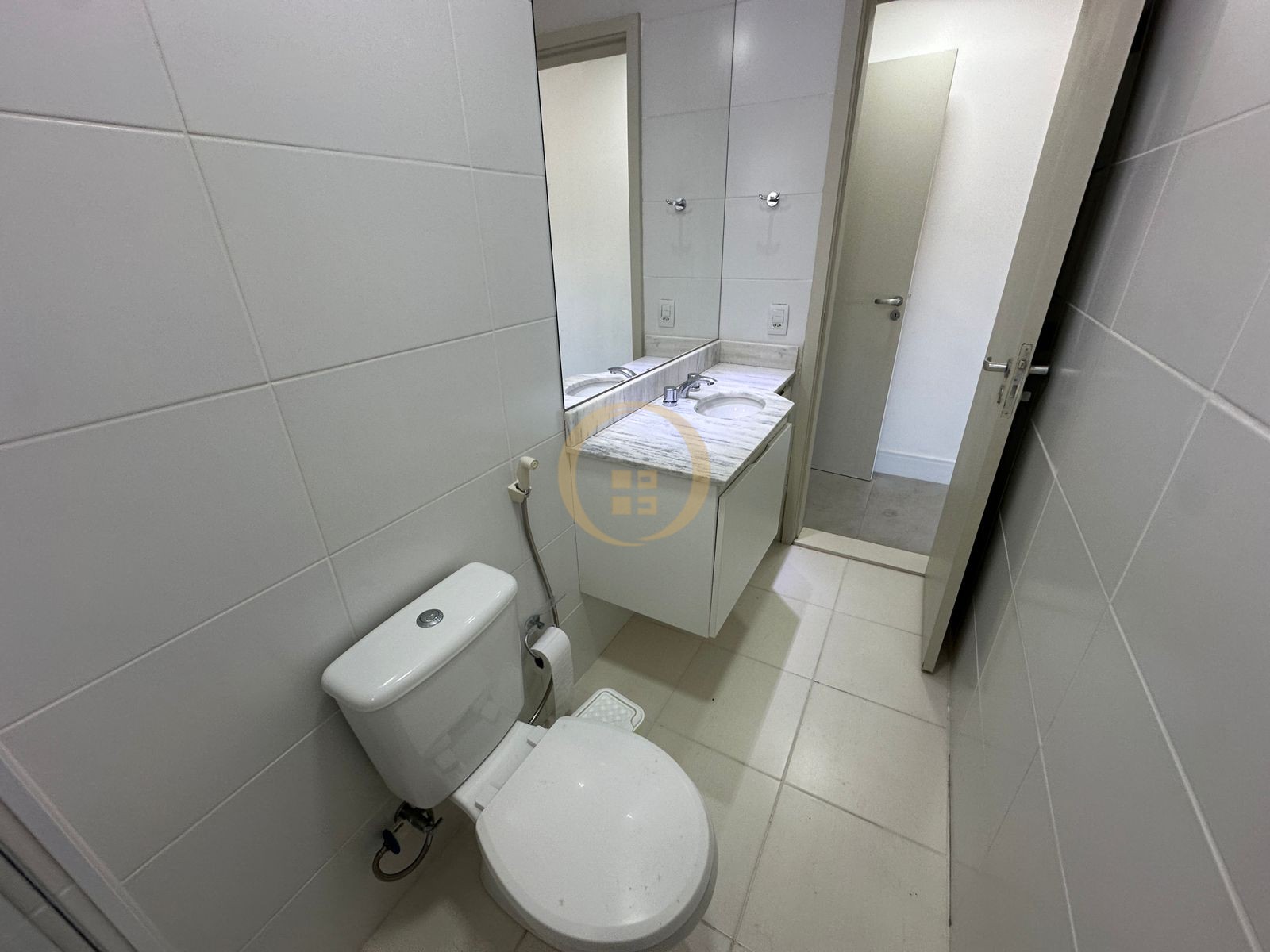 Apartamento na Praia das Astúrias, Guarujá - SP