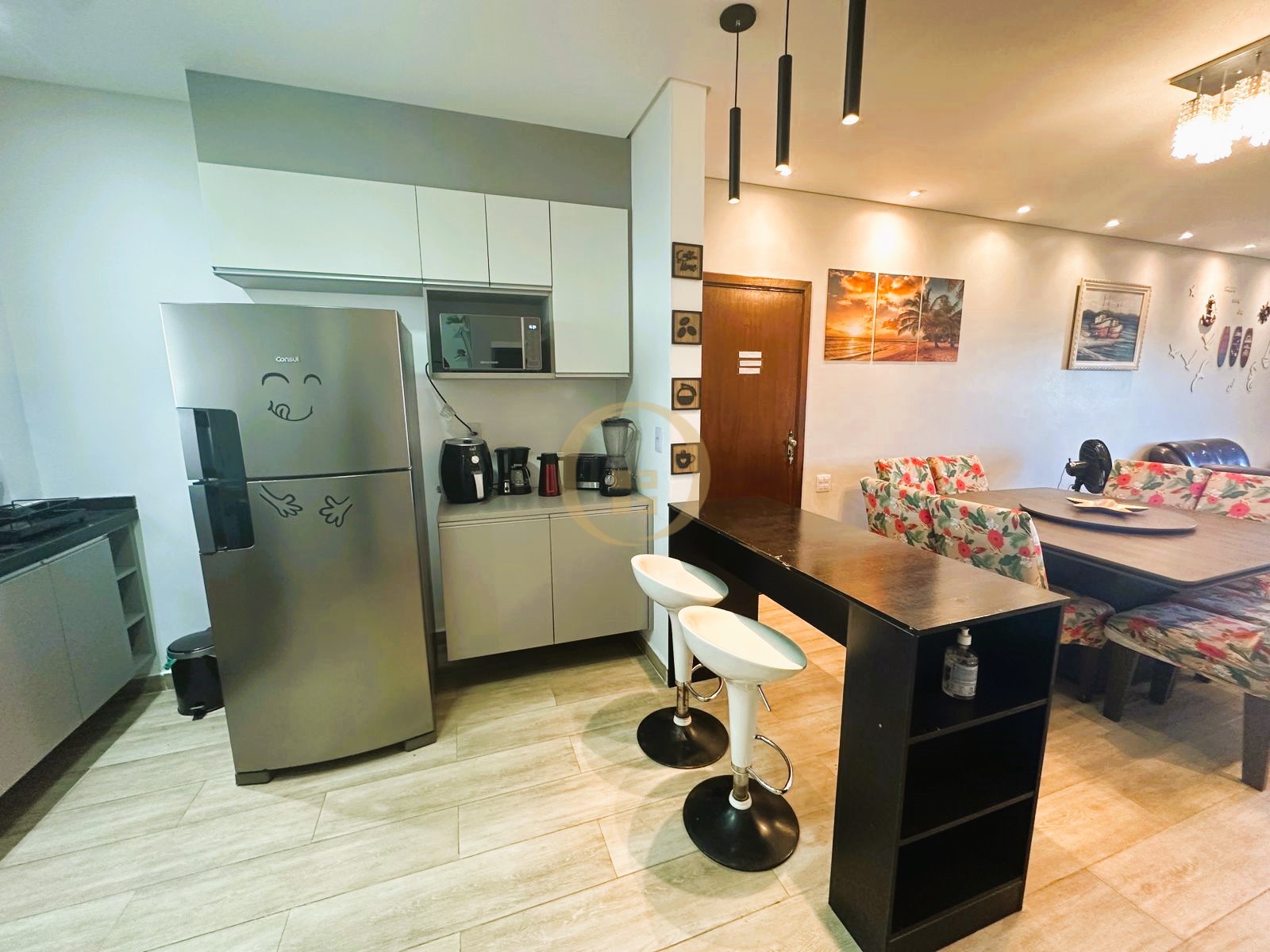 Apartamento na Praia das Pitangueiras, Guarujá - SP