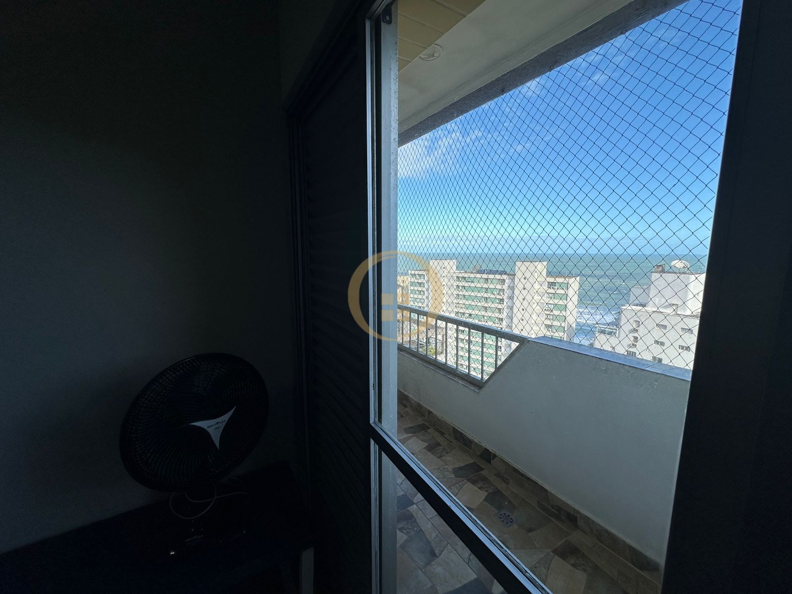 Apartamento na Praia das Pitangueiras, Guarujá - SP
