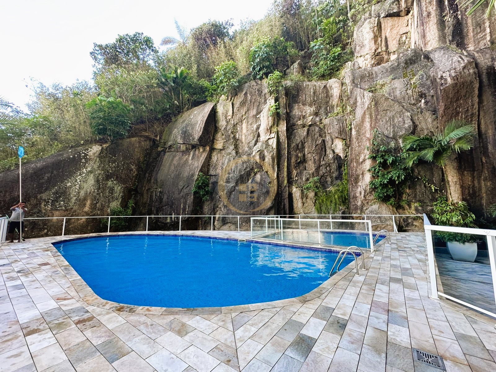 Apartamento na Praia das Pitangueiras, Guarujá - SP