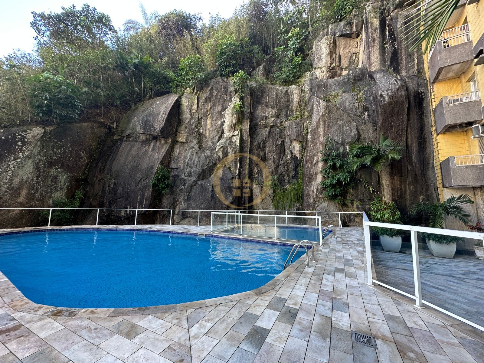 Apartamento na Praia das Pitangueiras, Guarujá - SP