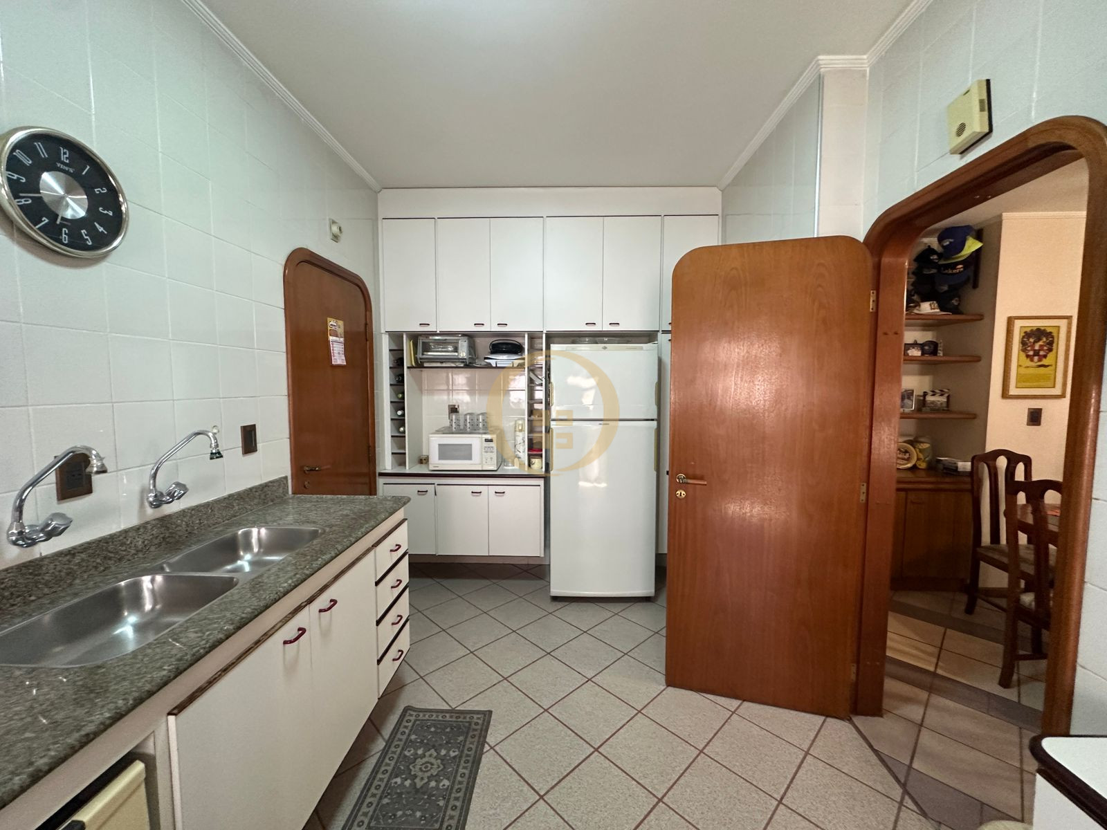 Apartamento na Praia das Pitangueiras, Guarujá - SP