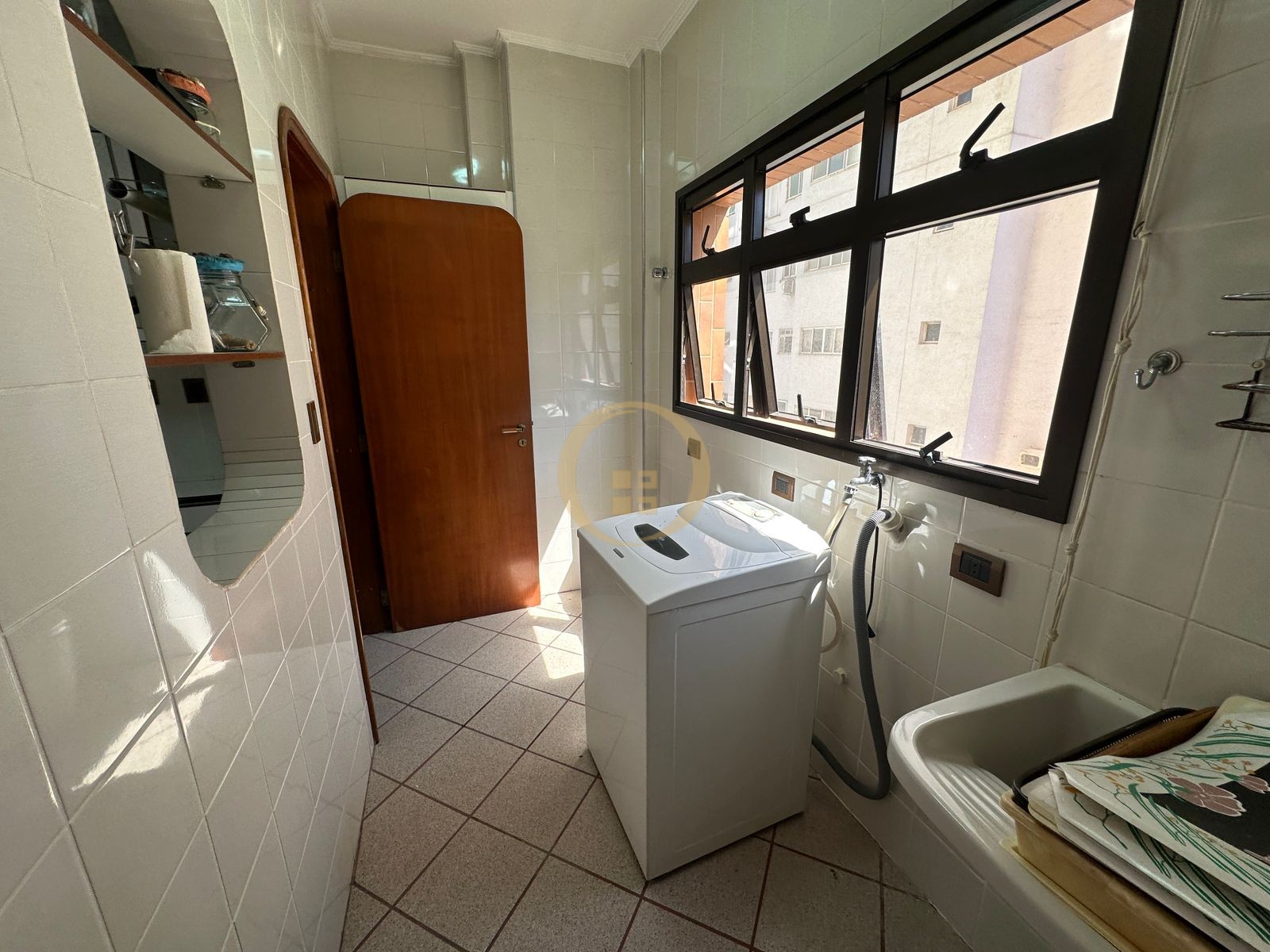 Apartamento na Praia das Pitangueiras, Guarujá - SP