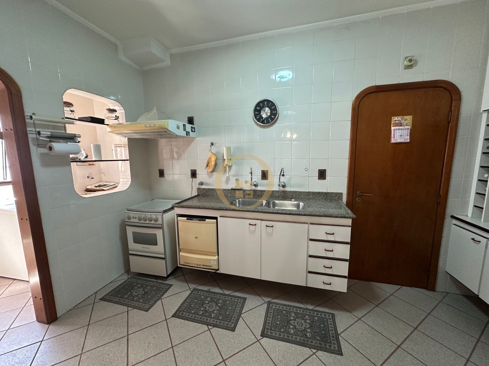 Apartamento na Praia das Pitangueiras, Guarujá - SP
