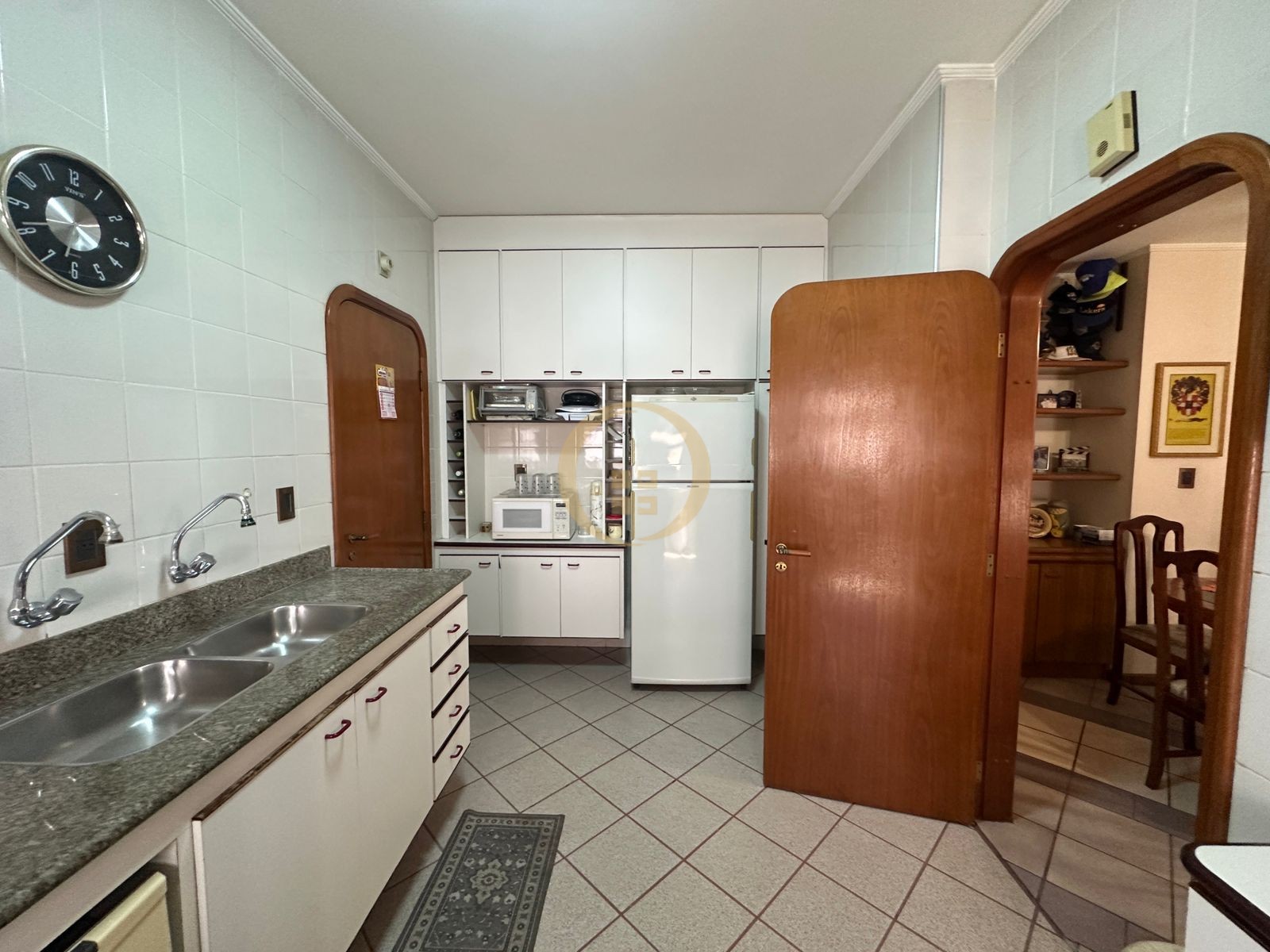 Apartamento na Praia das Pitangueiras, Guarujá - SP