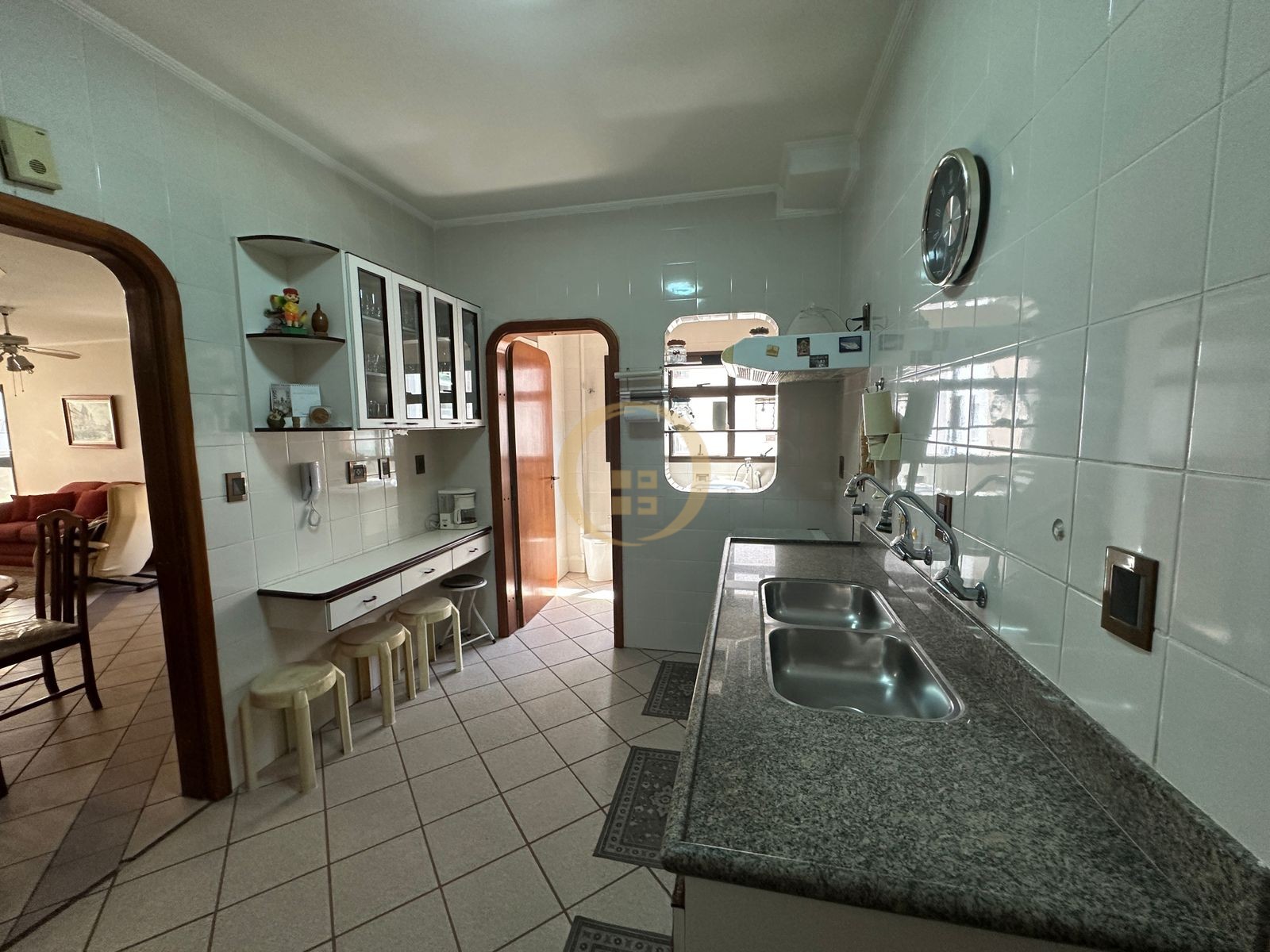 Apartamento na Praia das Pitangueiras, Guarujá - SP